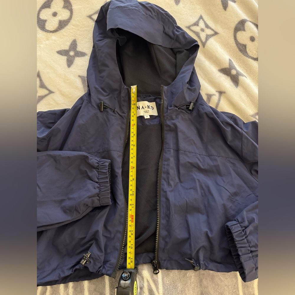 NA-KD Navy Cropped Hooded Windbreaker- MEDIUM - Picture 4 of 8